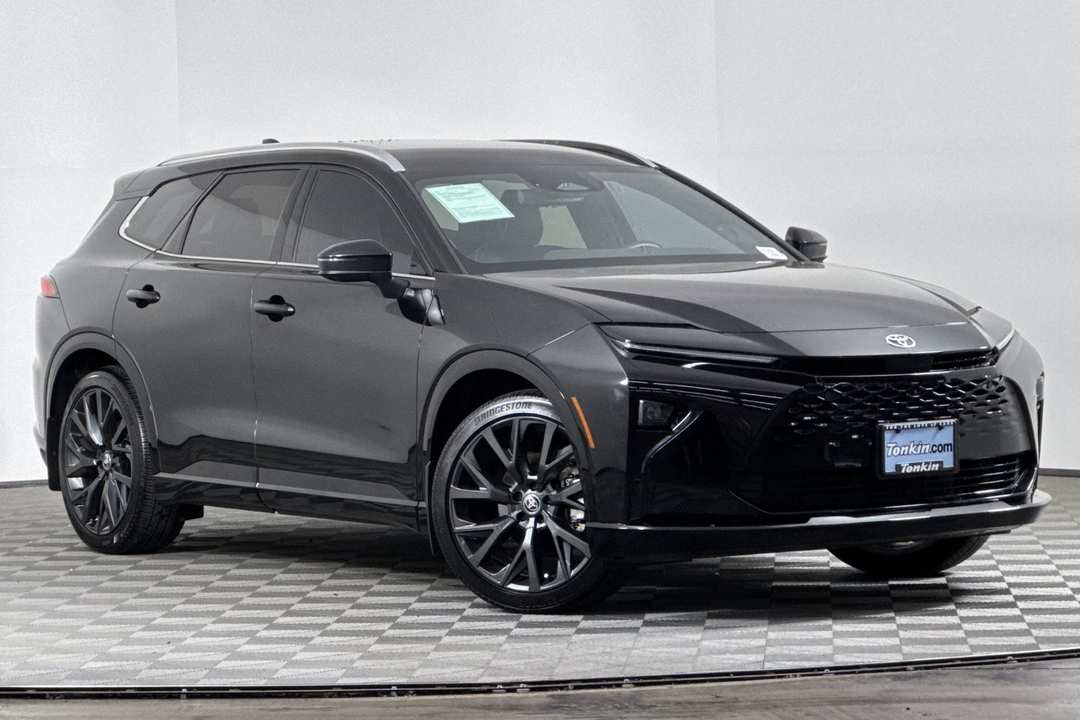 2025 Toyota Crown Signia Limited - Image 2