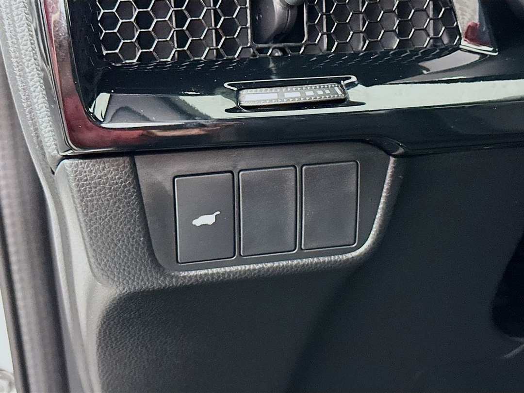 2026 Honda CR-V Sport Touring - Image 10