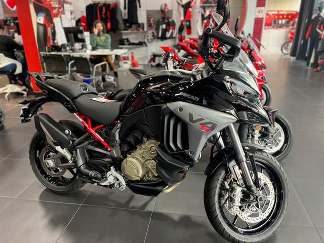 2025 Ducati Multistrada V4 S Travel & Radar