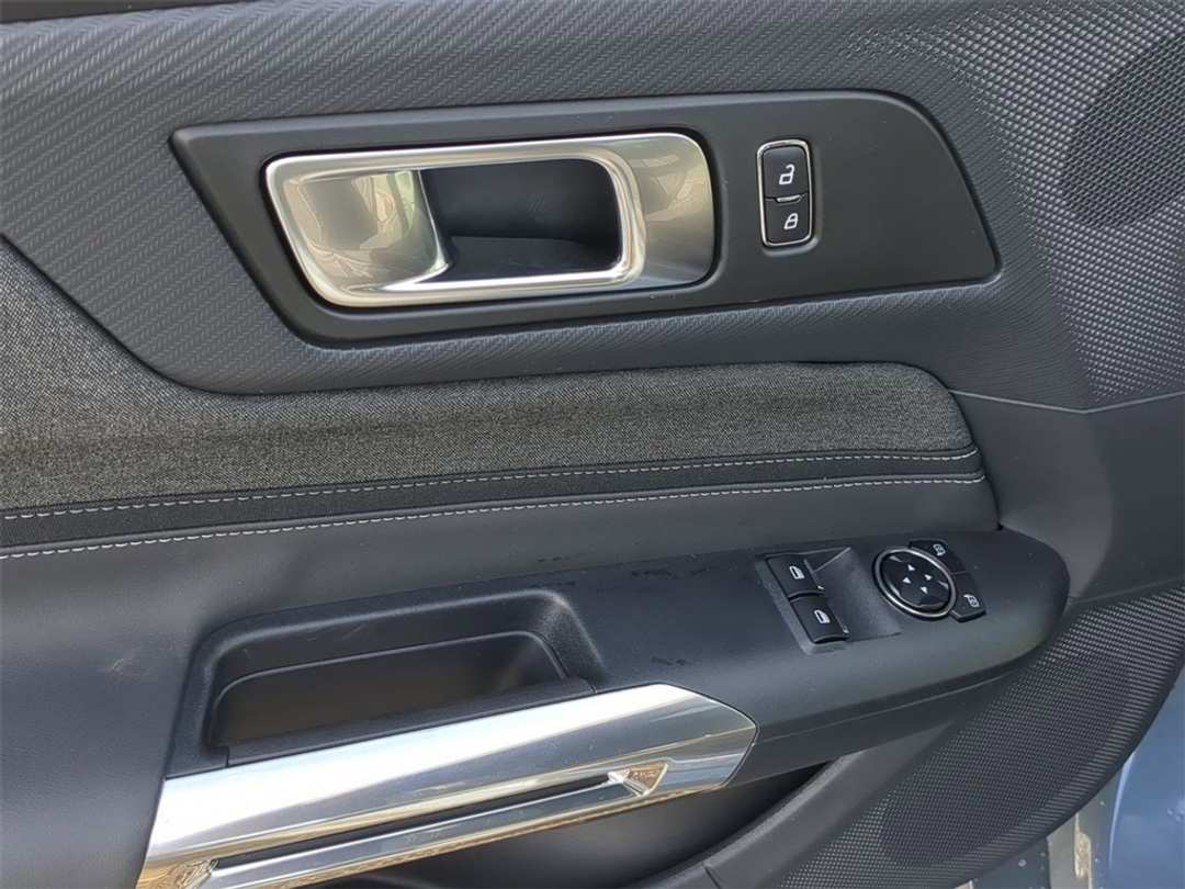 2026 Ford Mustang EcoBoost - Image 10