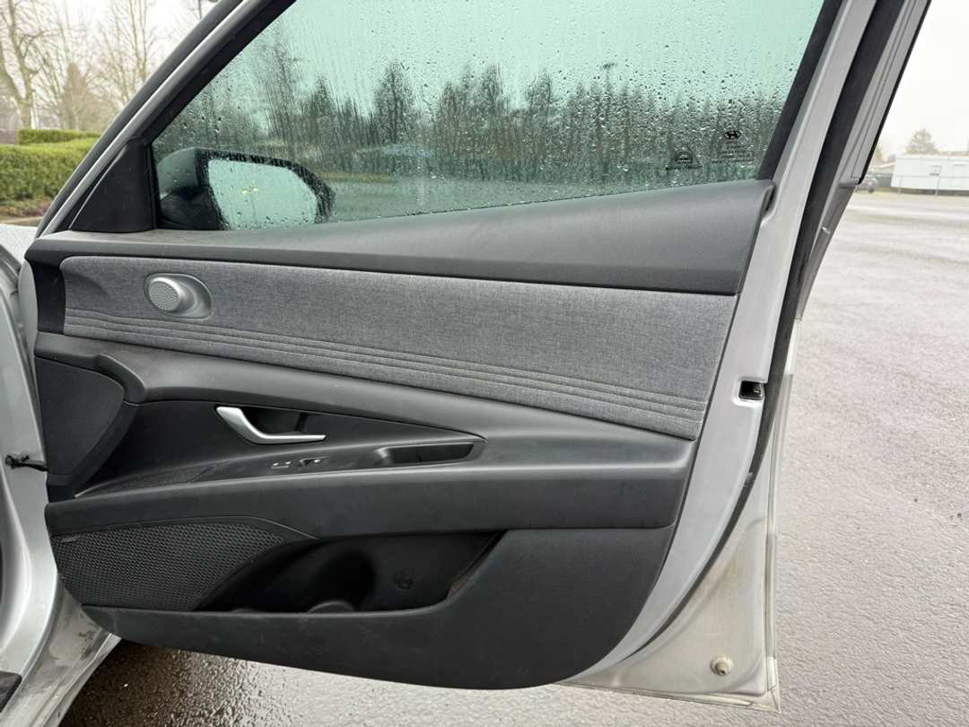 2021 Hyundai Elantra Limited - Image 26