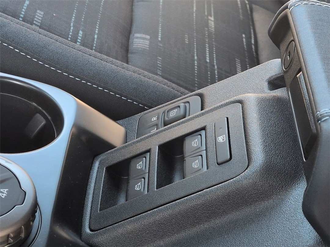 2025 Ford Bronco Heritage Edition - Image 10