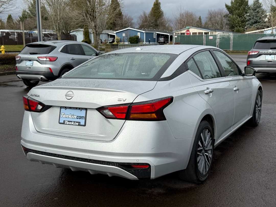 2024 Nissan Altima 2.5 SV - Image 8