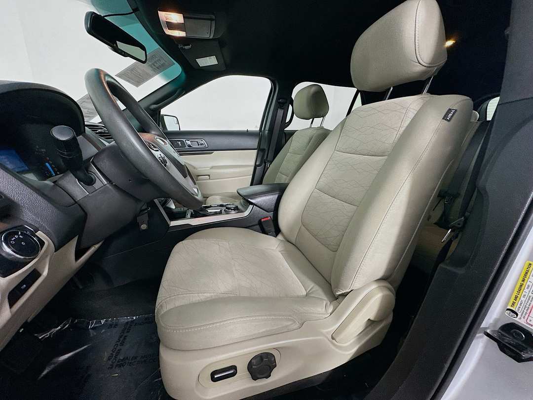 2015 Ford Explorer Base - Image 19