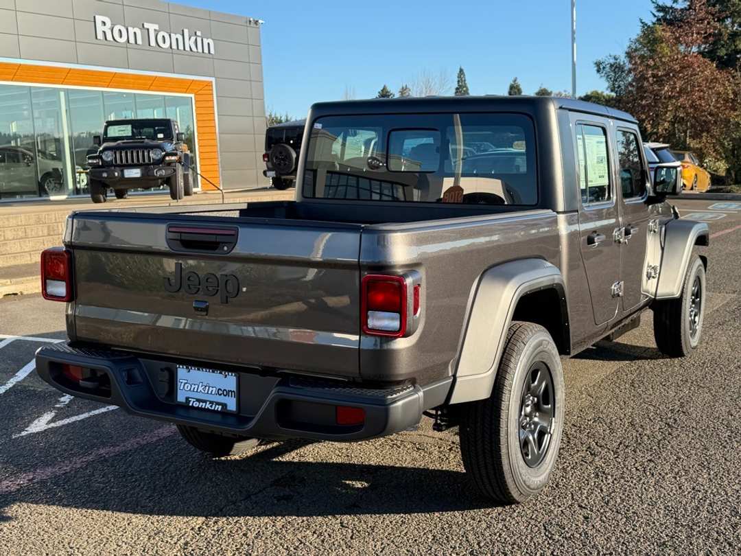 2026 Jeep Gladiator Sport - Image 8