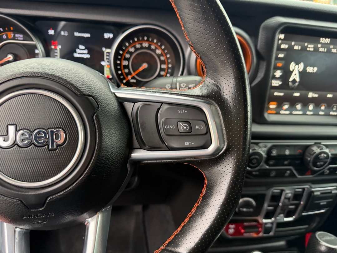 2023 Jeep Gladiator Mojave - Image 17