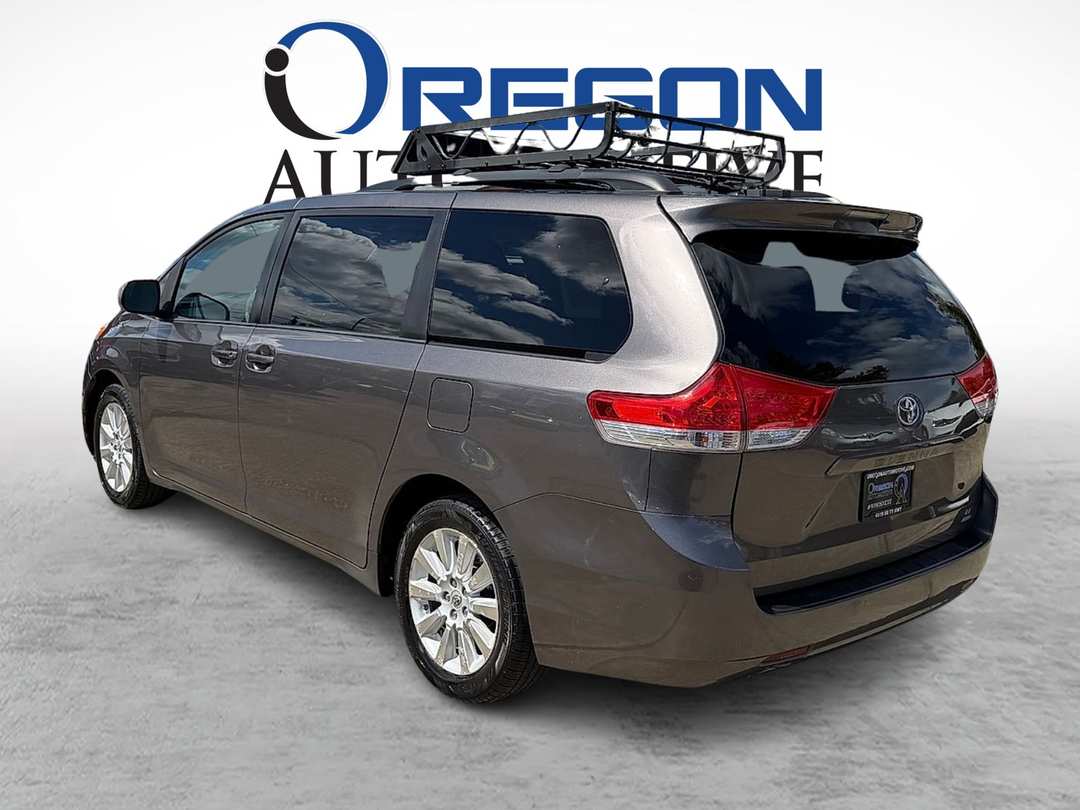 2013 Toyota Sienna LE MINI - Image 3