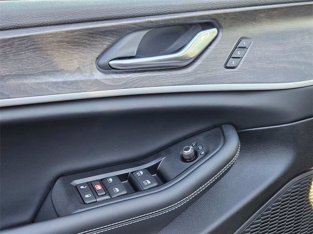 2025 Jeep Grand Cherokee Limited - Image 11