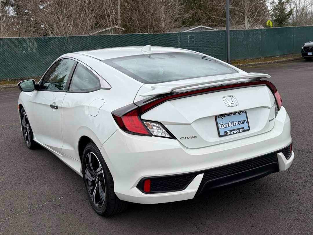 2017 Honda Civic Touring - Image 6