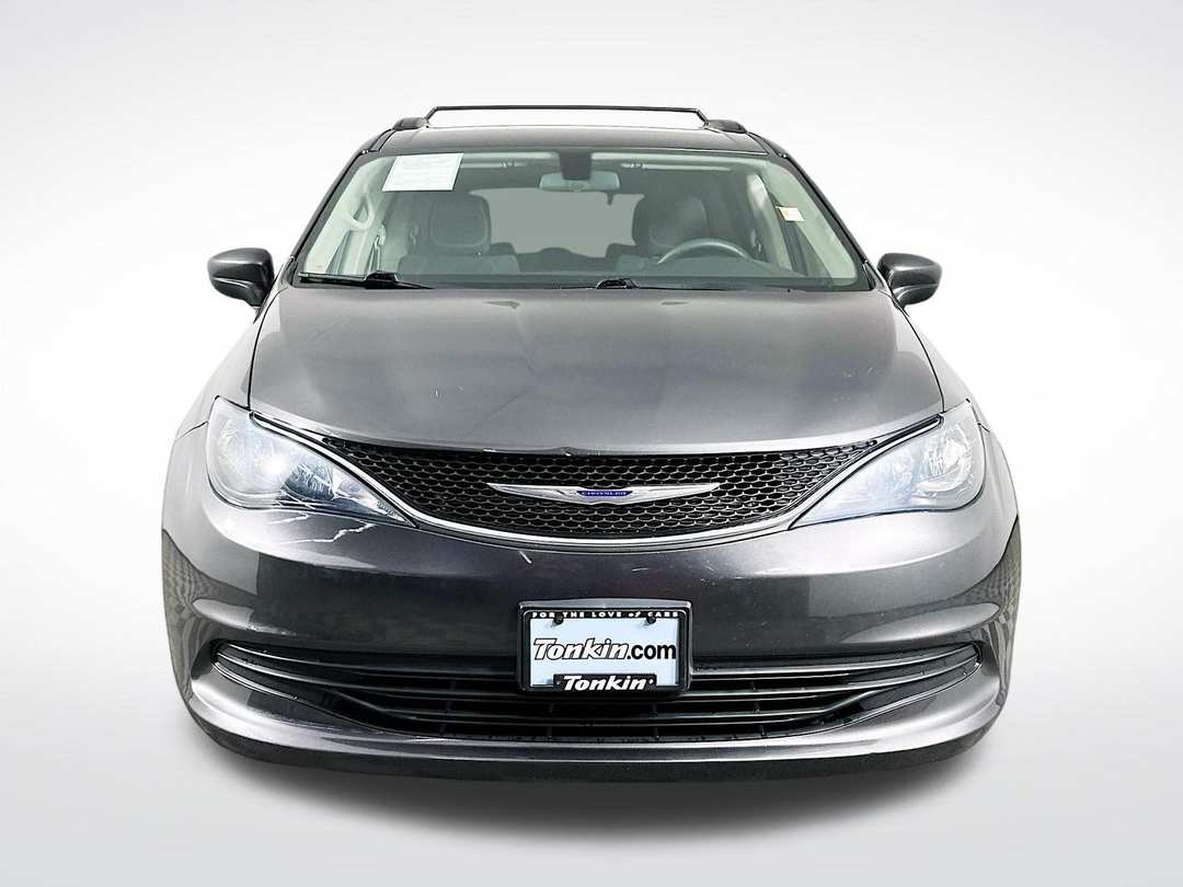 2020 Chrysler Voyager LX - Image 2