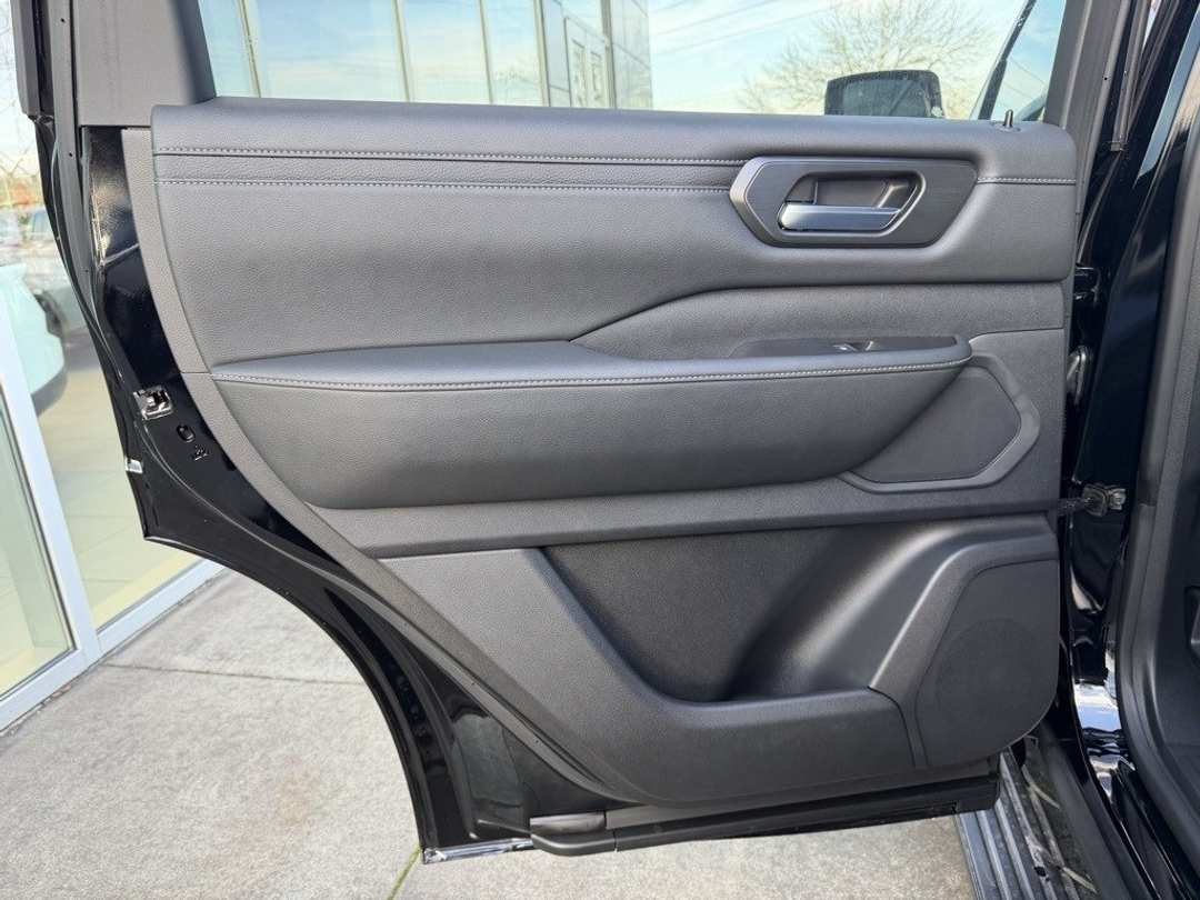 2026 Nissan Armada SV - Image 31