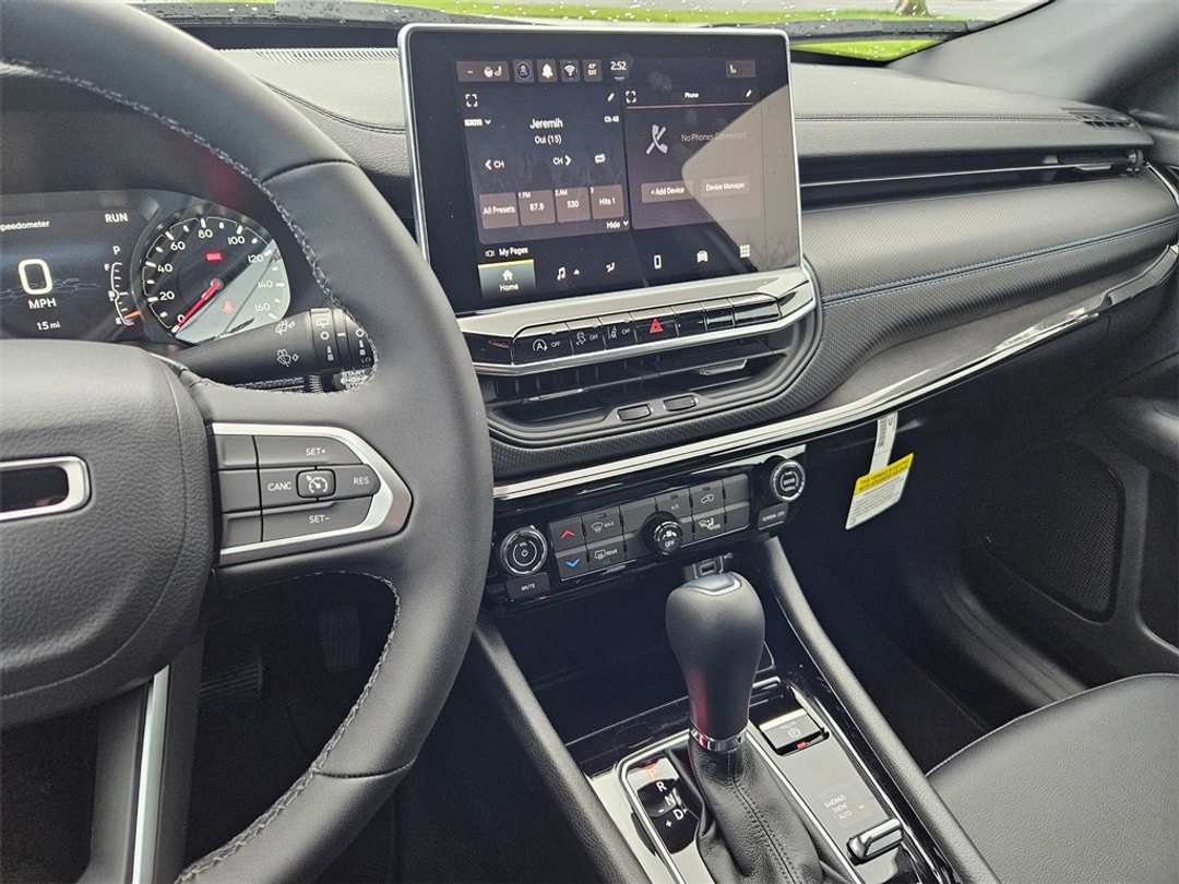 2026 Jeep Compass Latitude - Image 19