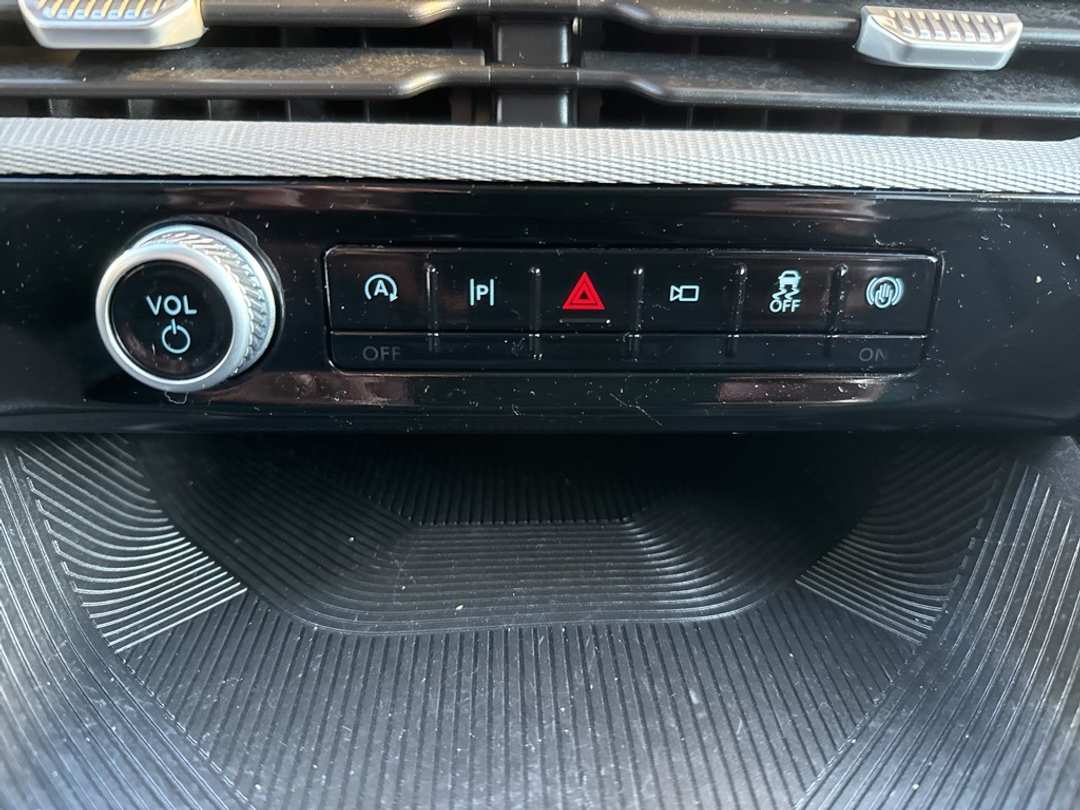 2025 Ford Explorer Active - Image 40