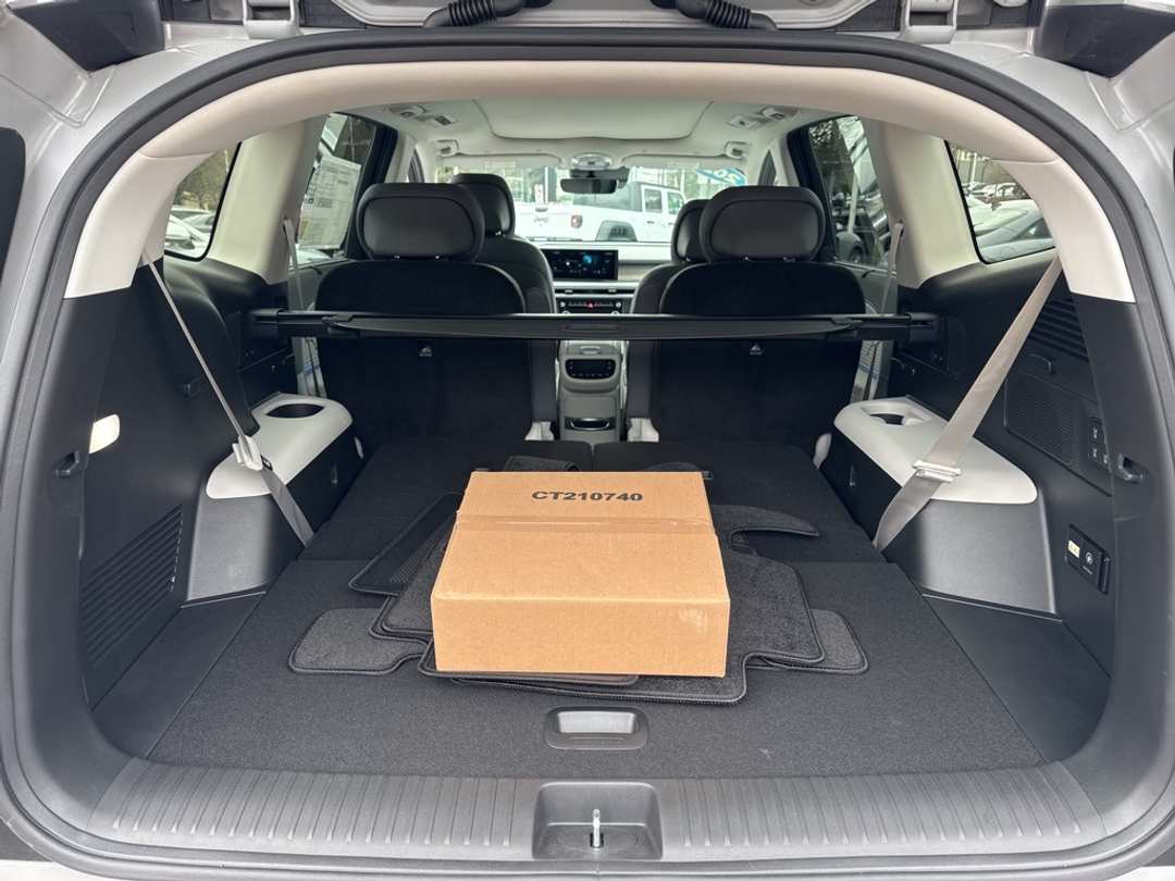 2026 Hyundai Ioniq 9 Performance Limited - Image 11