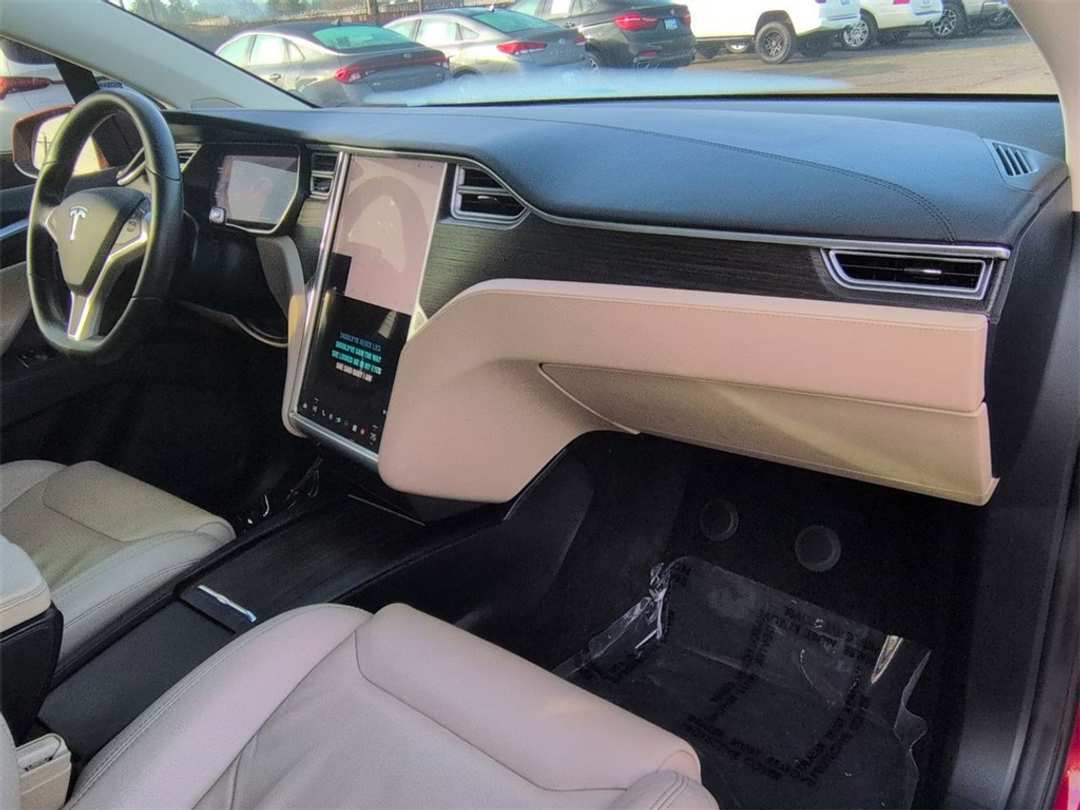 2016 Tesla Model X 90D - Image 32