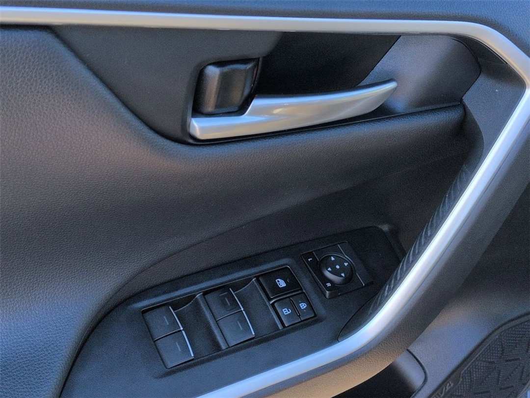 2024 Toyota Rav4 TRD Off Road - Image 10