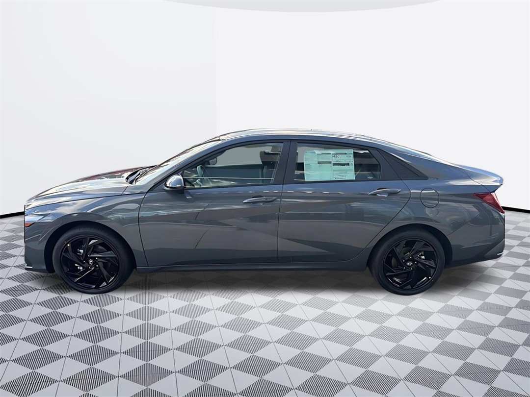 2026 Hyundai Elantra SEL Sport - Image 2