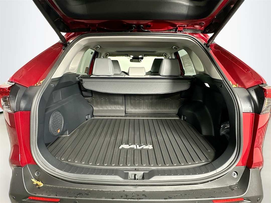2025 Toyota Rav4 XLE Premium - Image 28