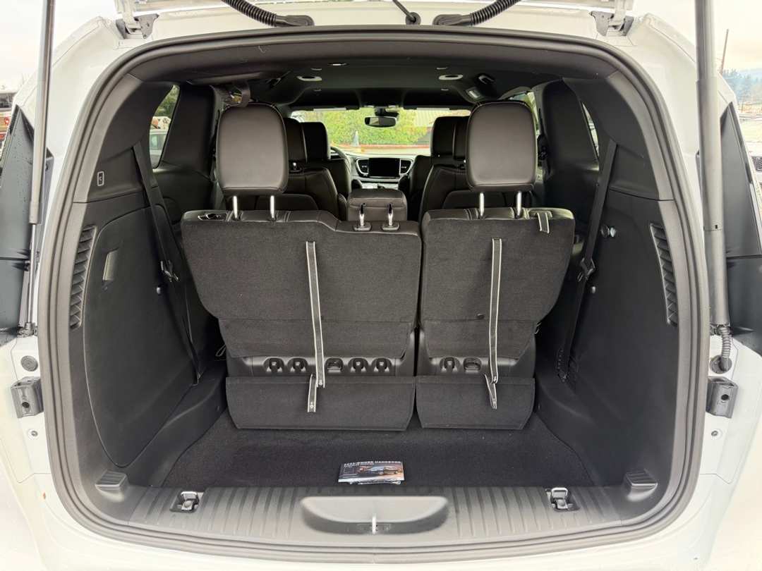 2026 Chrysler Pacifica Select - Image 10