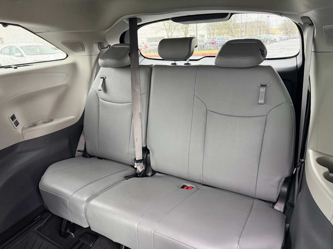 2024 Toyota Sienna Limited - Image 32