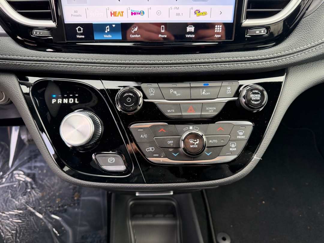 2026 Chrysler Pacifica Select - Image 23