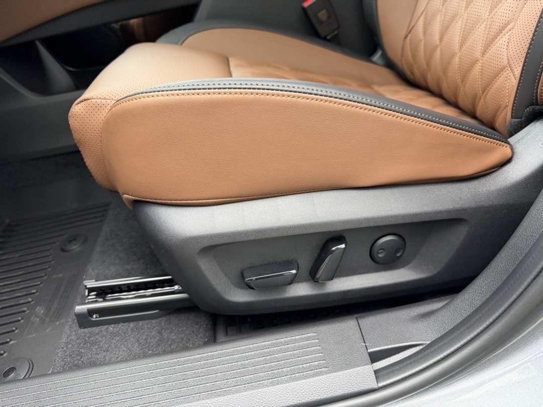 2026 Nissan Rogue Platinum - Image 14