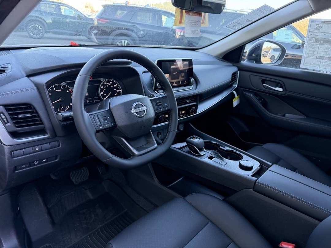 2026 Nissan Rogue Dark Armor - Image 15