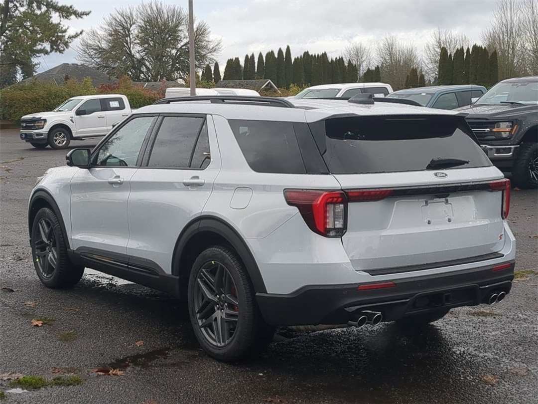 2026 Ford Explorer ST - Image 3
