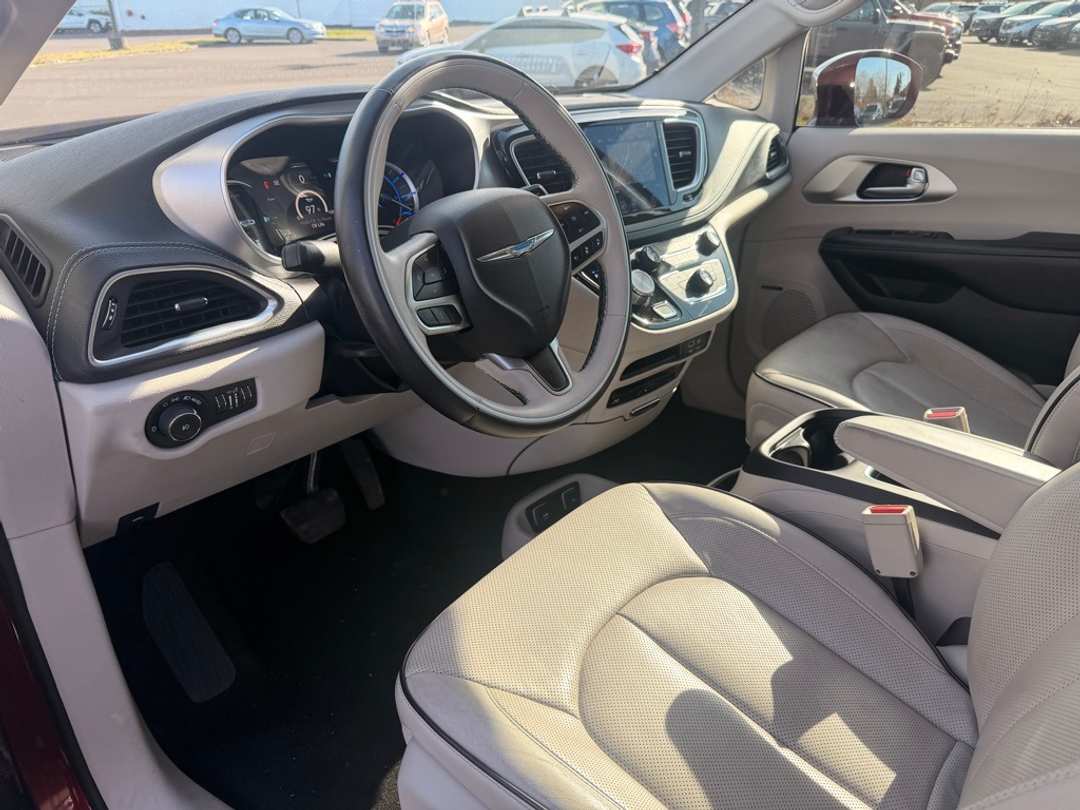 2018 Chrysler Pacifica Limited - Image 15