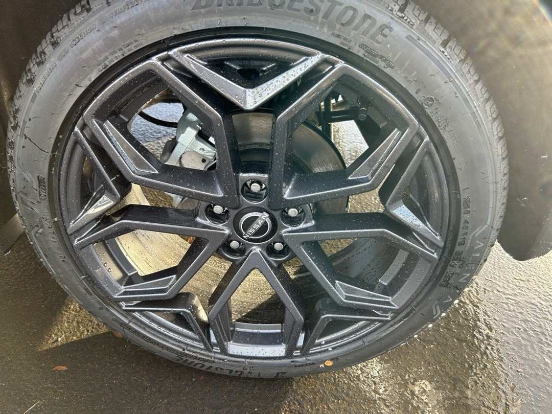 2025 Nissan Kicks SR - Image 8