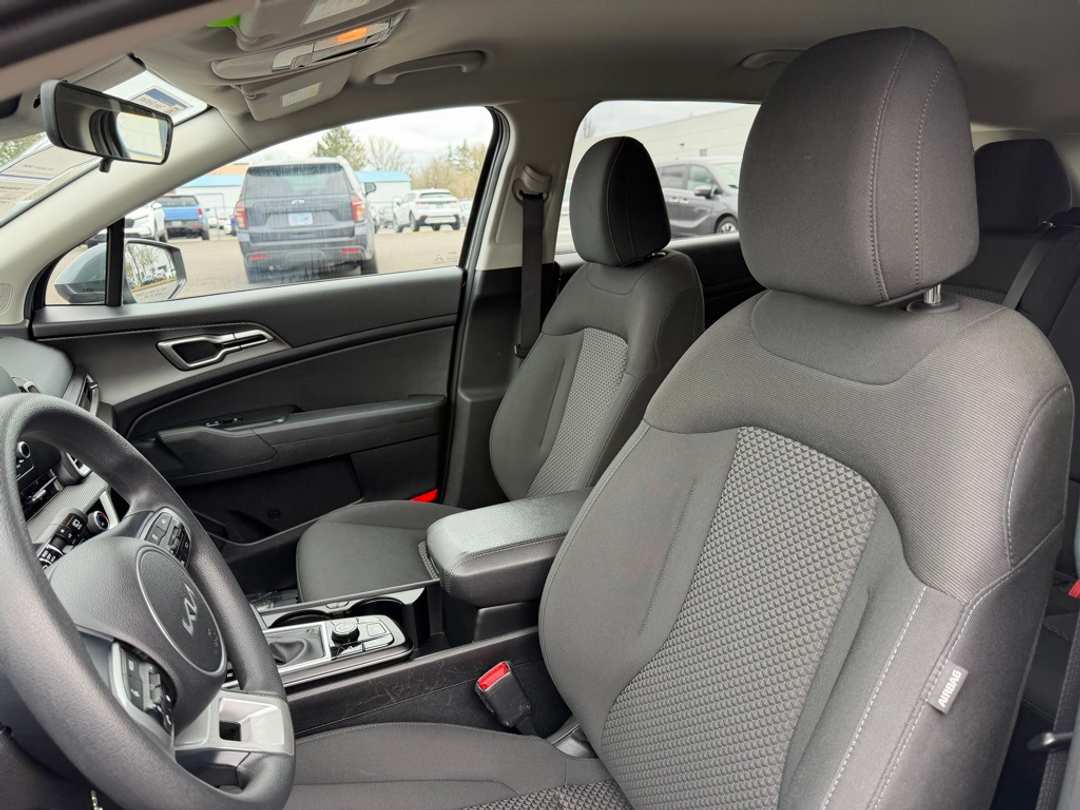 2024 Kia Sportage LX - Image 15