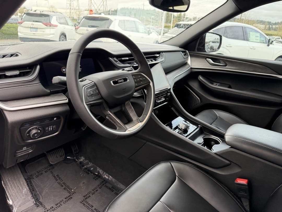 2025 Jeep Grand Cherokee 4xe - Image 16