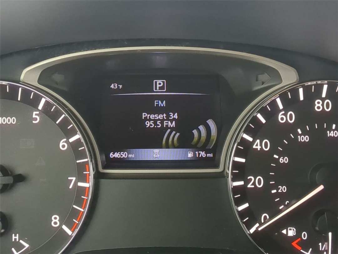 2020 Nissan Pathfinder S - Image 16