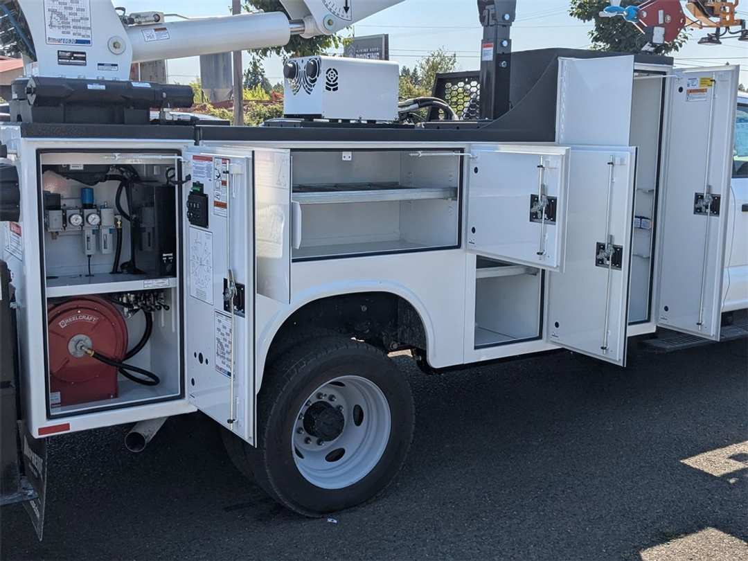 2025 Ford F-550Sd XL - Image 17