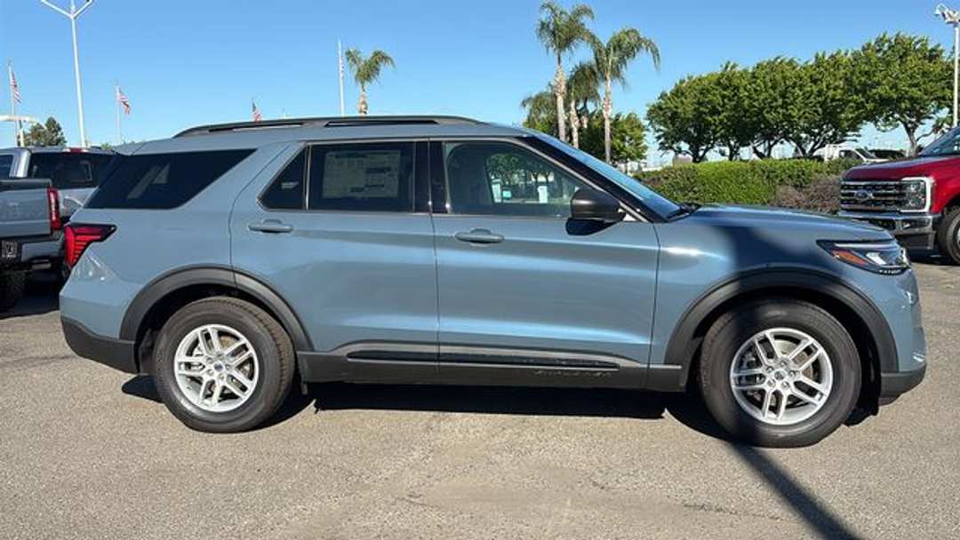 2026 Ford Explorer Active - Image 2