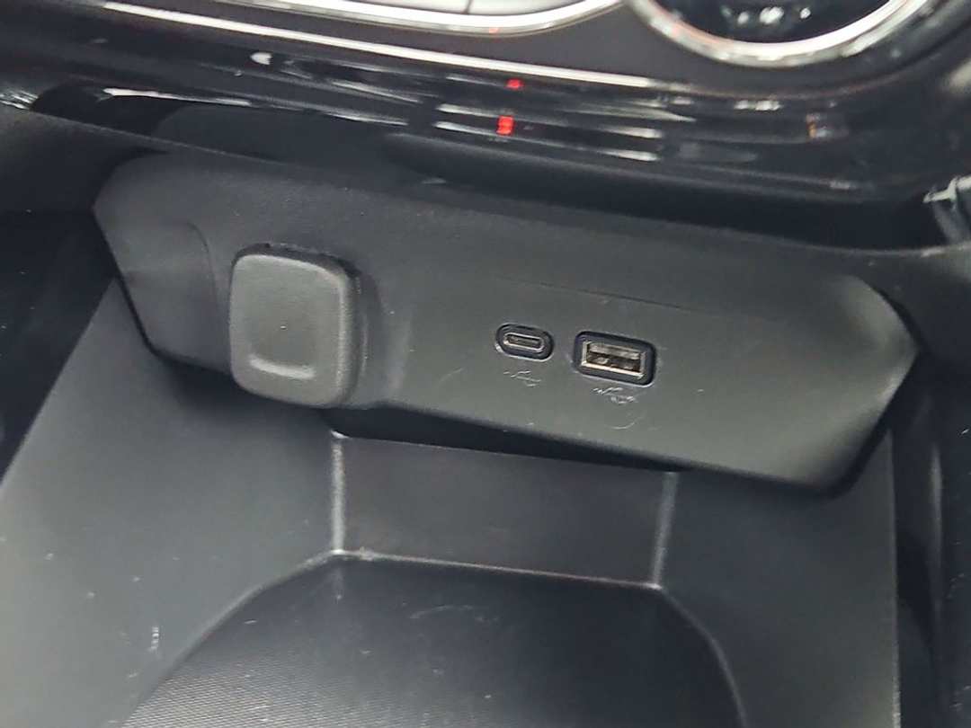 2025 Chevrolet Trax LT - Image 35