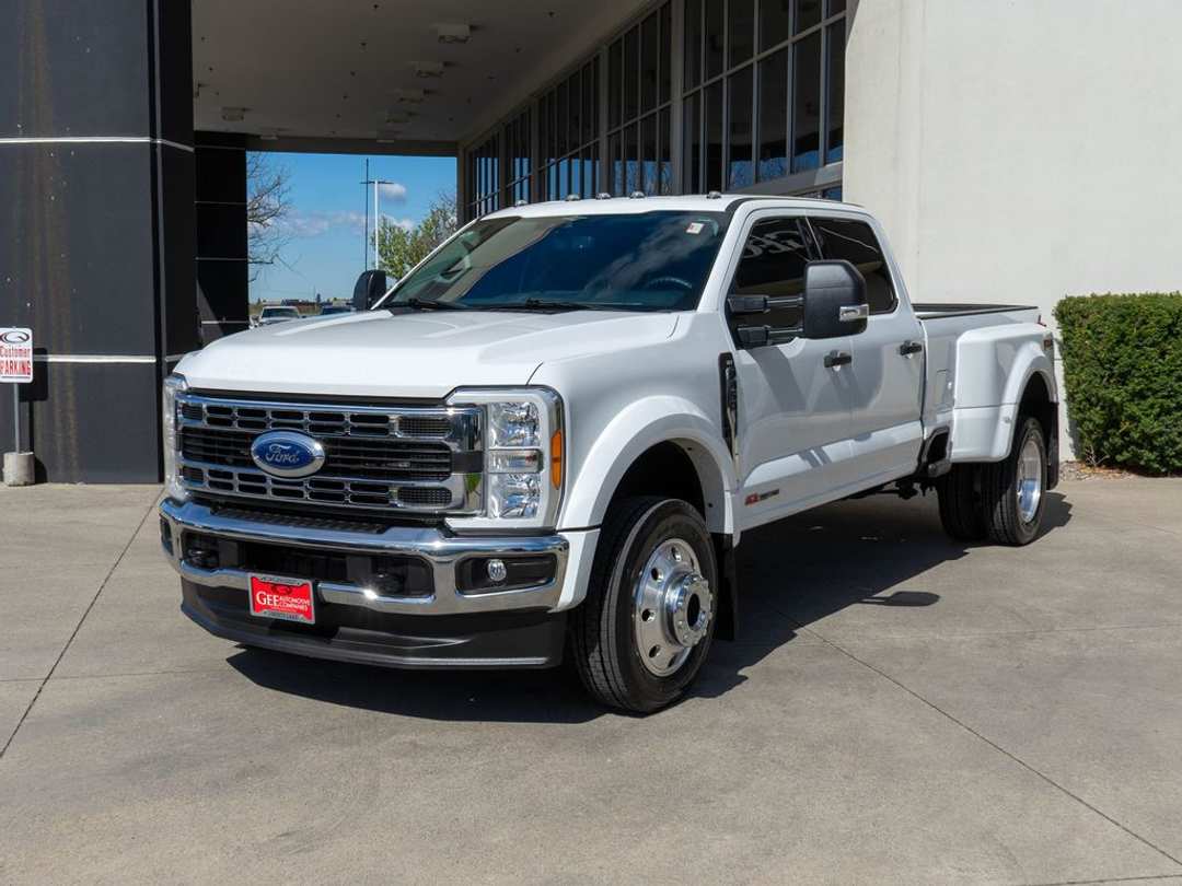 2023 Ford F-450Sd XLT - Image 3