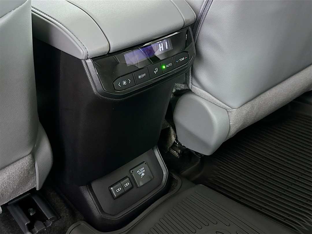 2026 Toyota Highlander Limited - Image 27