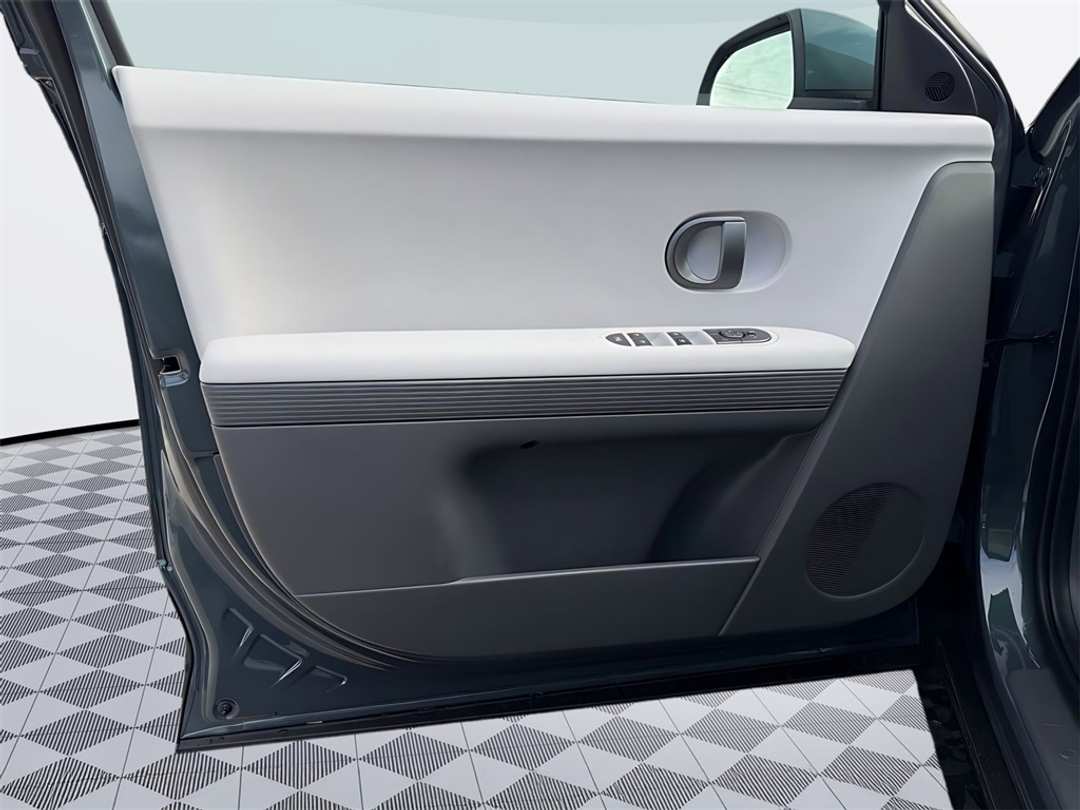 2026 Hyundai Ioniq 5 SEL - Image 11