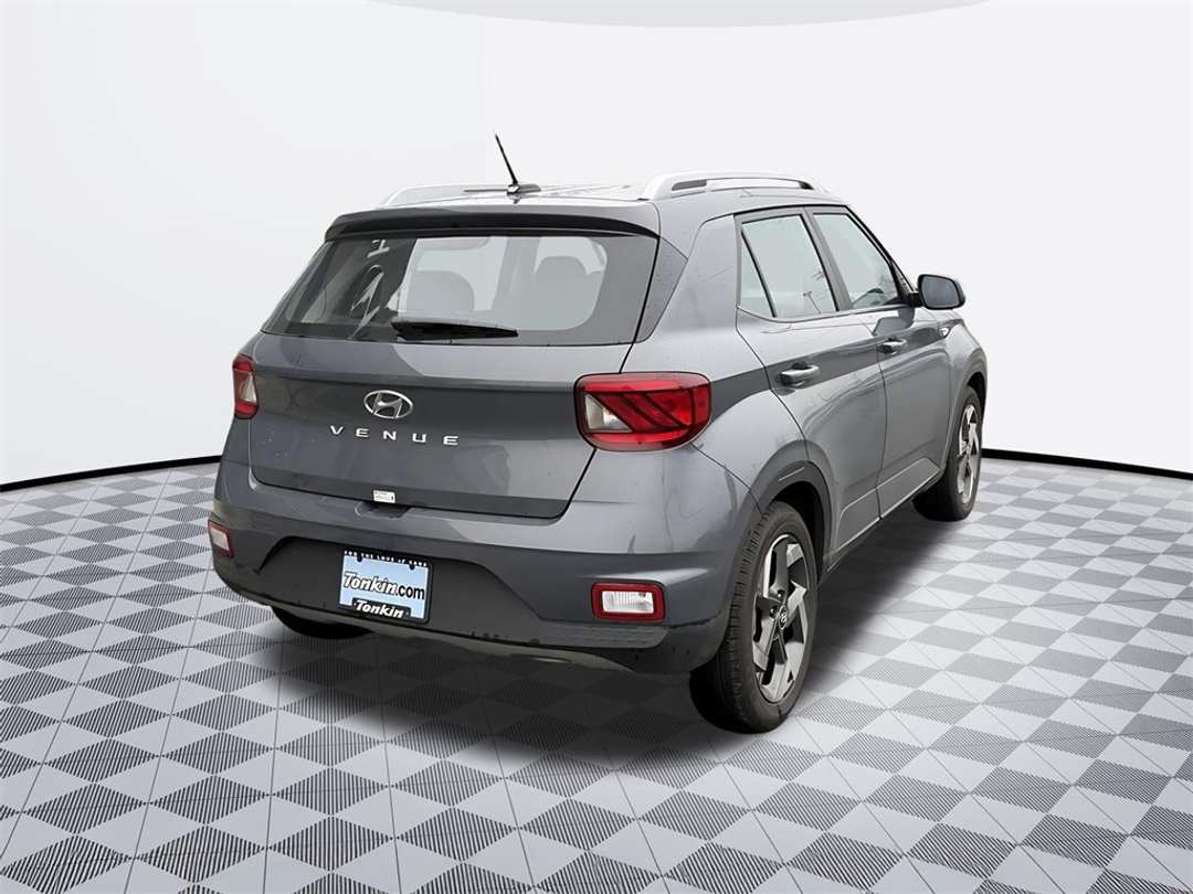 2025 Hyundai Venue SEL - Image 7