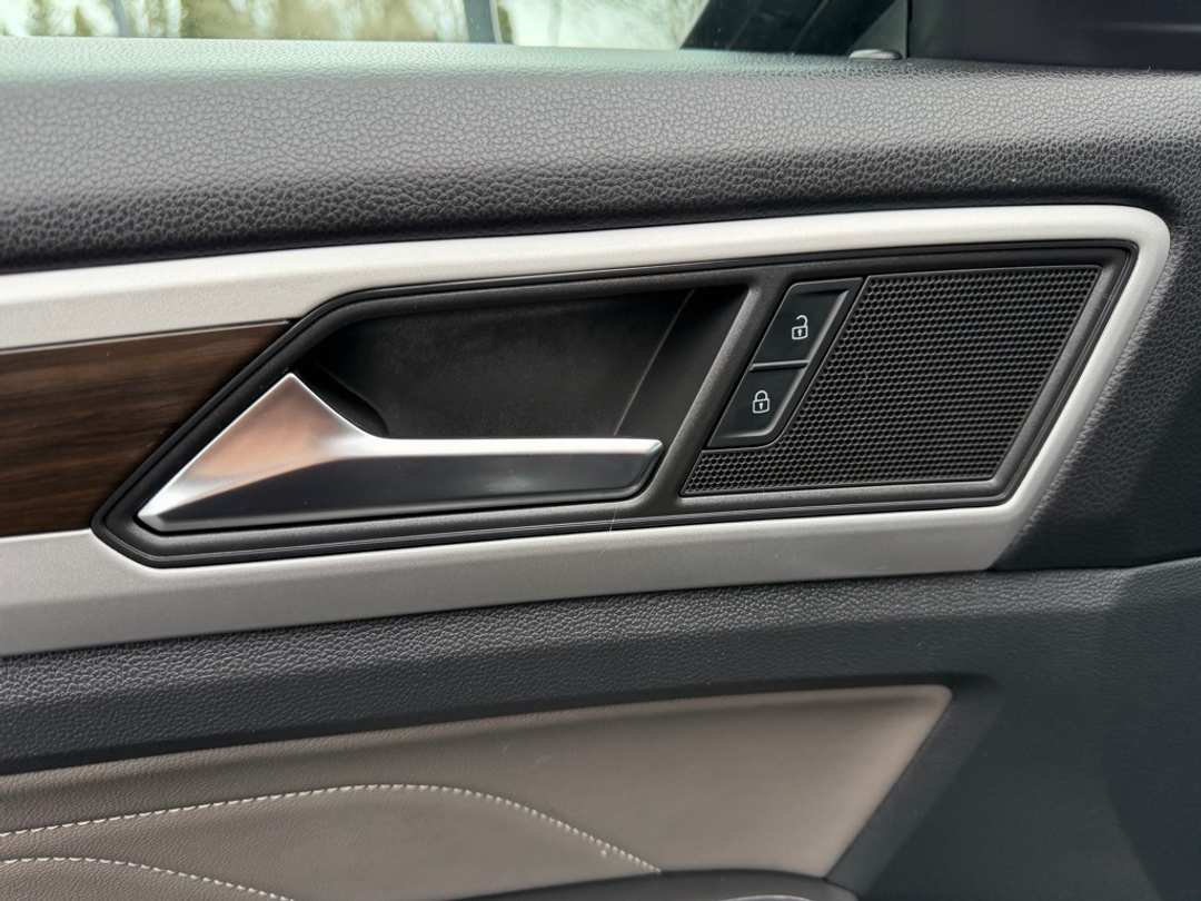 2023 Volkswagen Atlas 3.6L V6 SE w/Technology - Image 13