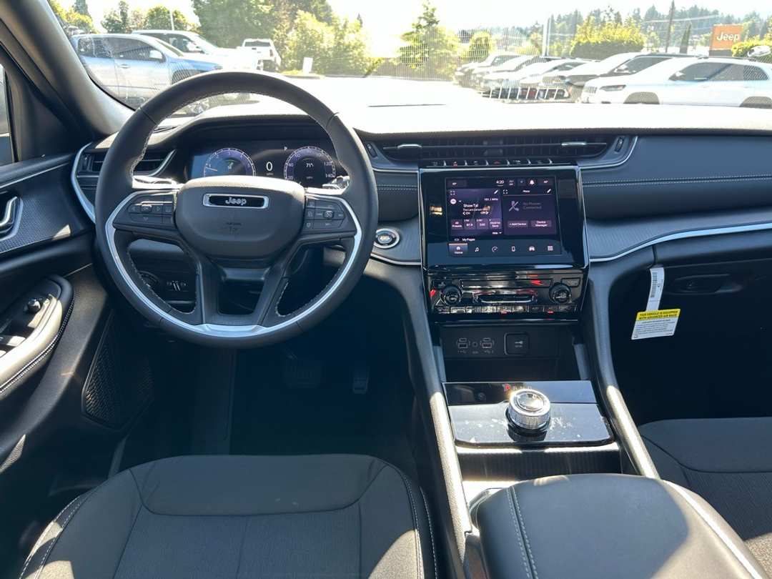 2025 Jeep Grand Cherokee Laredo X - Image 24