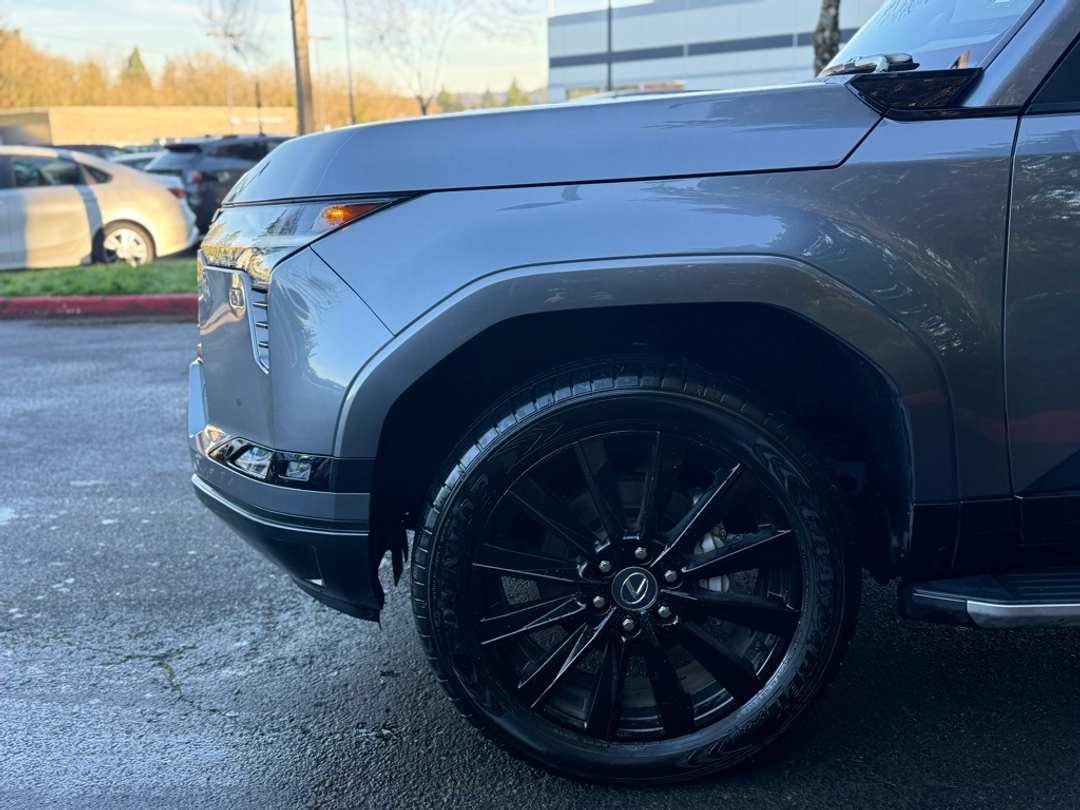 2024 Lexus GX 550 Luxury - Image 9