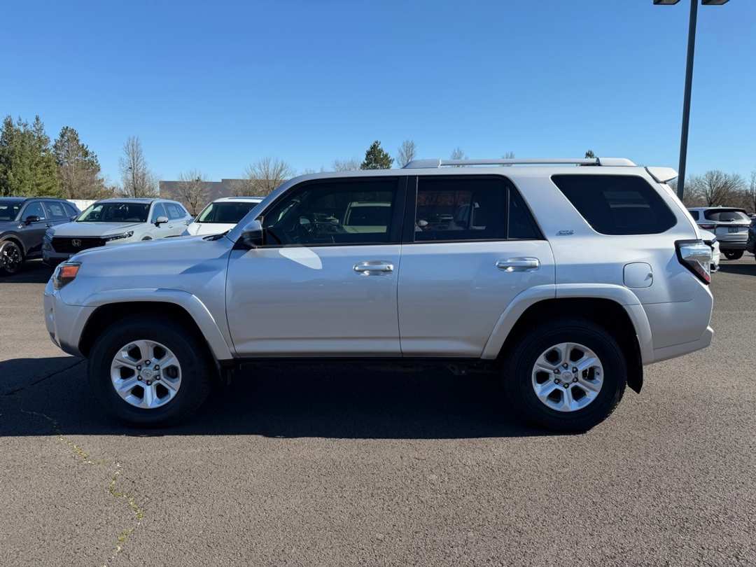 2017 Toyota 4Runner SR5 - Image 5