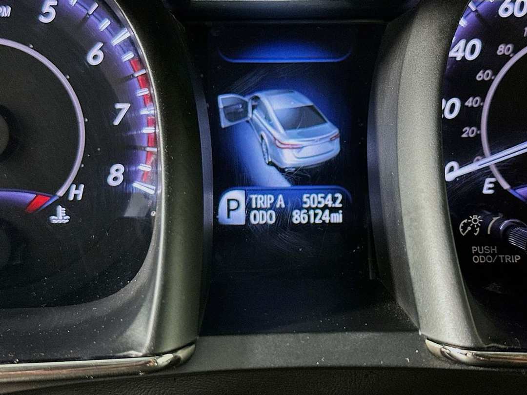 2017 Toyota Avalon Limited - Image 13