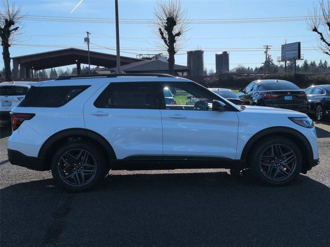 2026 Ford Explorer ST - Image 6