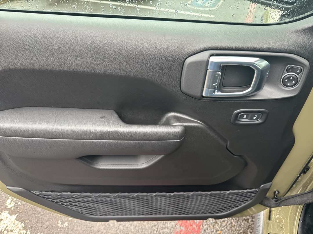 2026 Jeep Wrangler Rubicon - Image 14