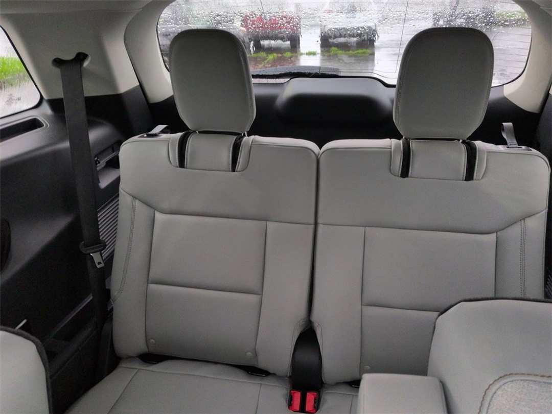 2026 Ford Explorer Active - Image 36