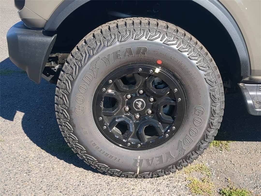 2025 Ford Bronco Outer Banks - Image 32