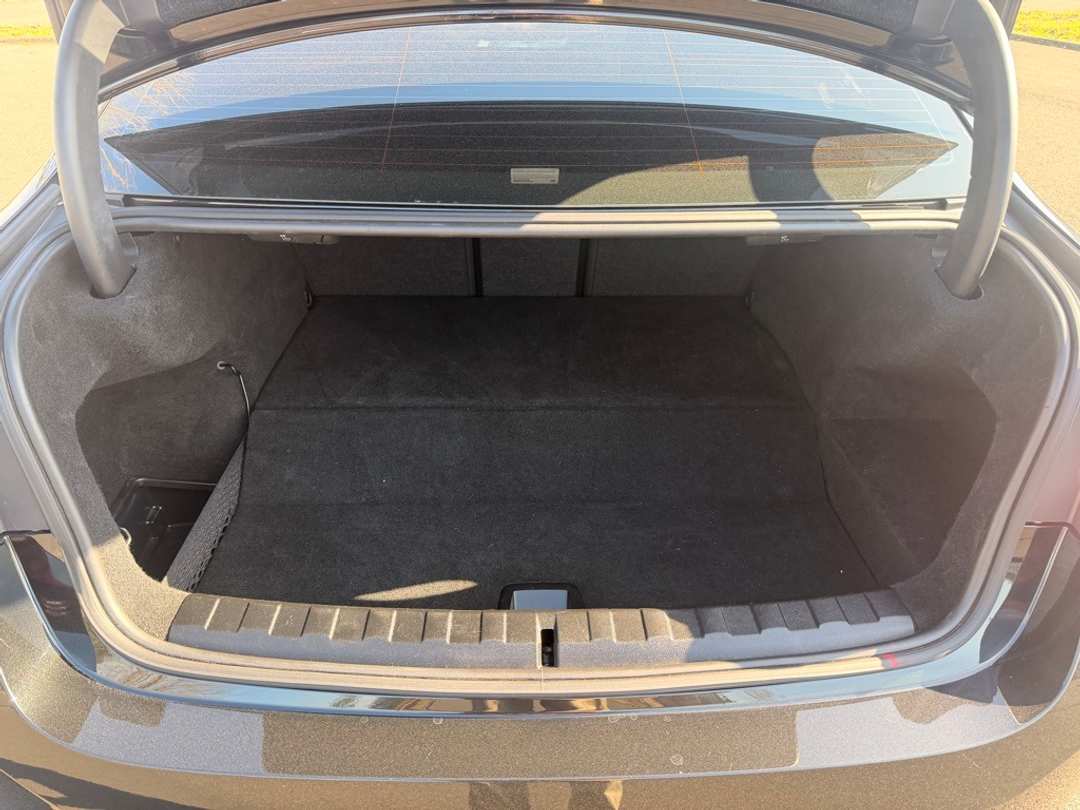 2023 BMW 3 Series 330e xDrive - Image 20